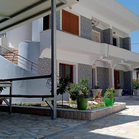 Villa Besnik, Rooms For Rent Влёра Экстерьер фото