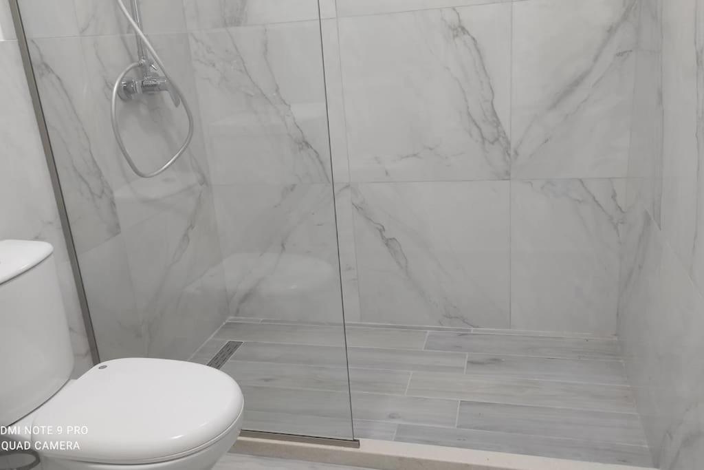Villa Besnik, Rooms For Rent Влёра Экстерьер фото
