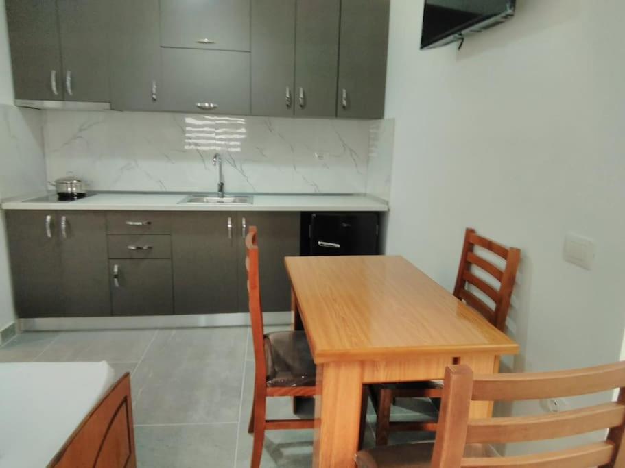 Villa Besnik, Rooms For Rent Влёра Экстерьер фото