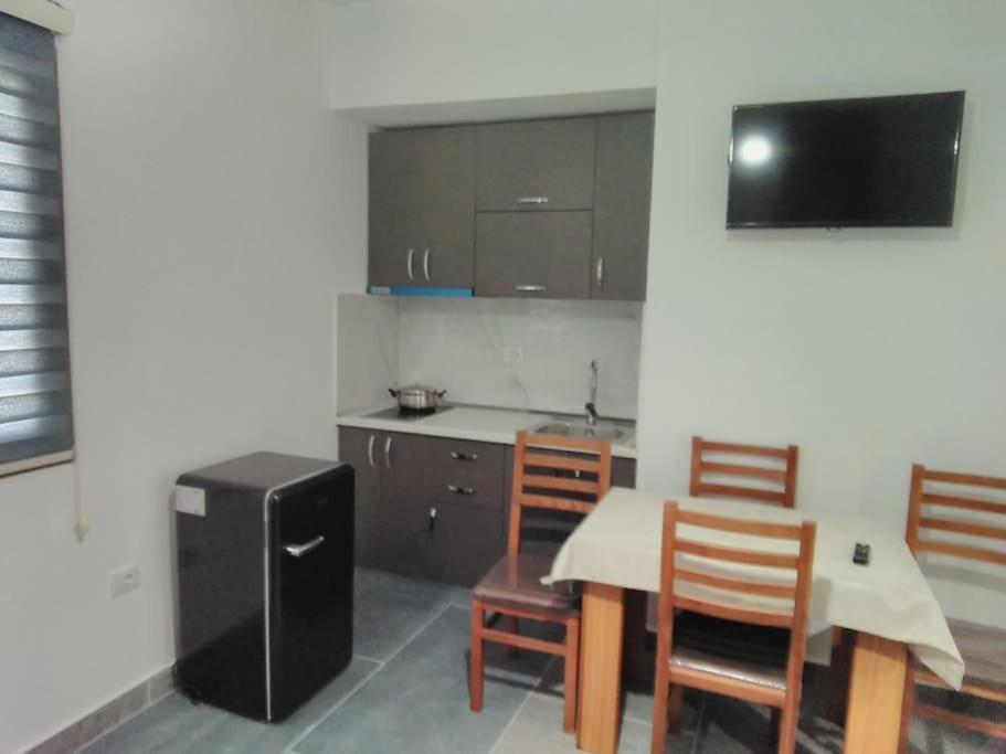 Villa Besnik, Rooms For Rent Влёра Экстерьер фото