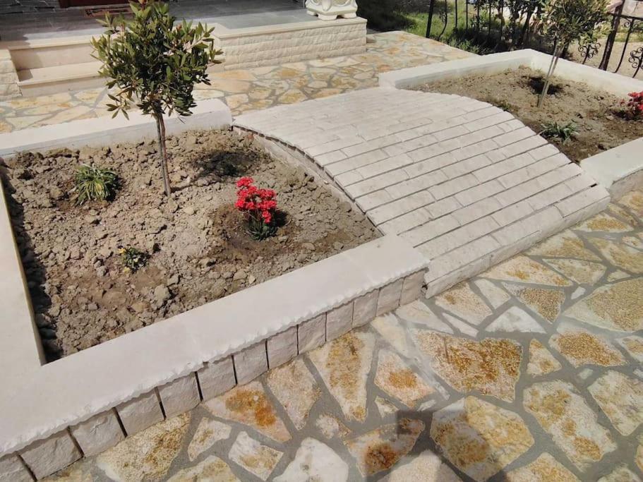 Villa Besnik, Rooms For Rent Влёра Экстерьер фото