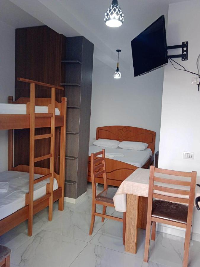 Villa Besnik, Rooms For Rent Влёра Экстерьер фото
