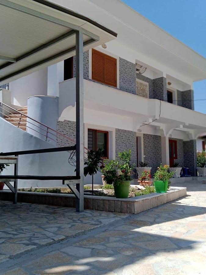 Villa Besnik, Rooms For Rent Влёра Экстерьер фото