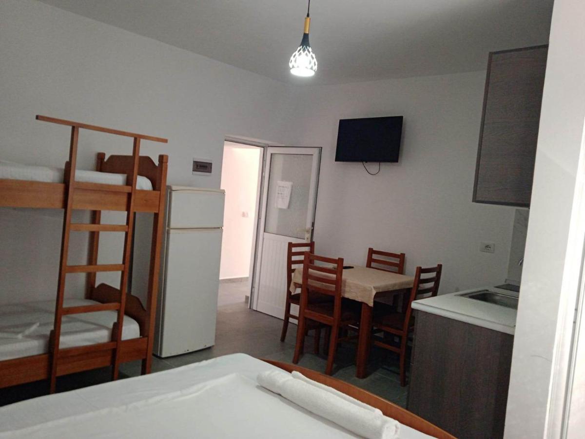 Villa Besnik, Rooms For Rent Влёра Экстерьер фото