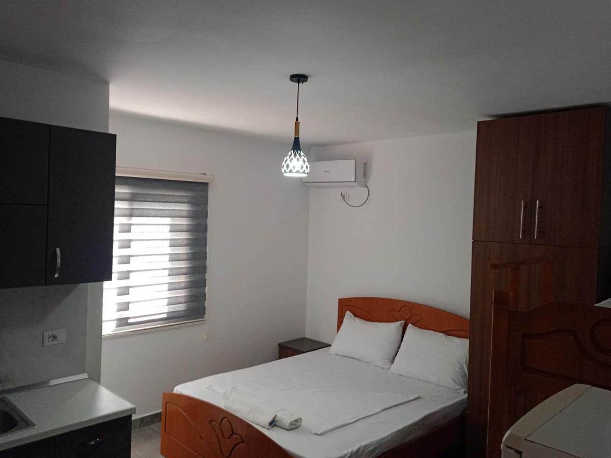 Villa Besnik, Rooms For Rent Влёра Экстерьер фото